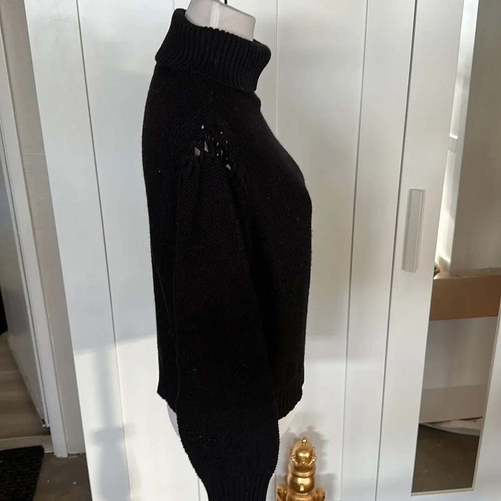 UGG TURTLE SWEATER SIZE M - Picture 3 of 8